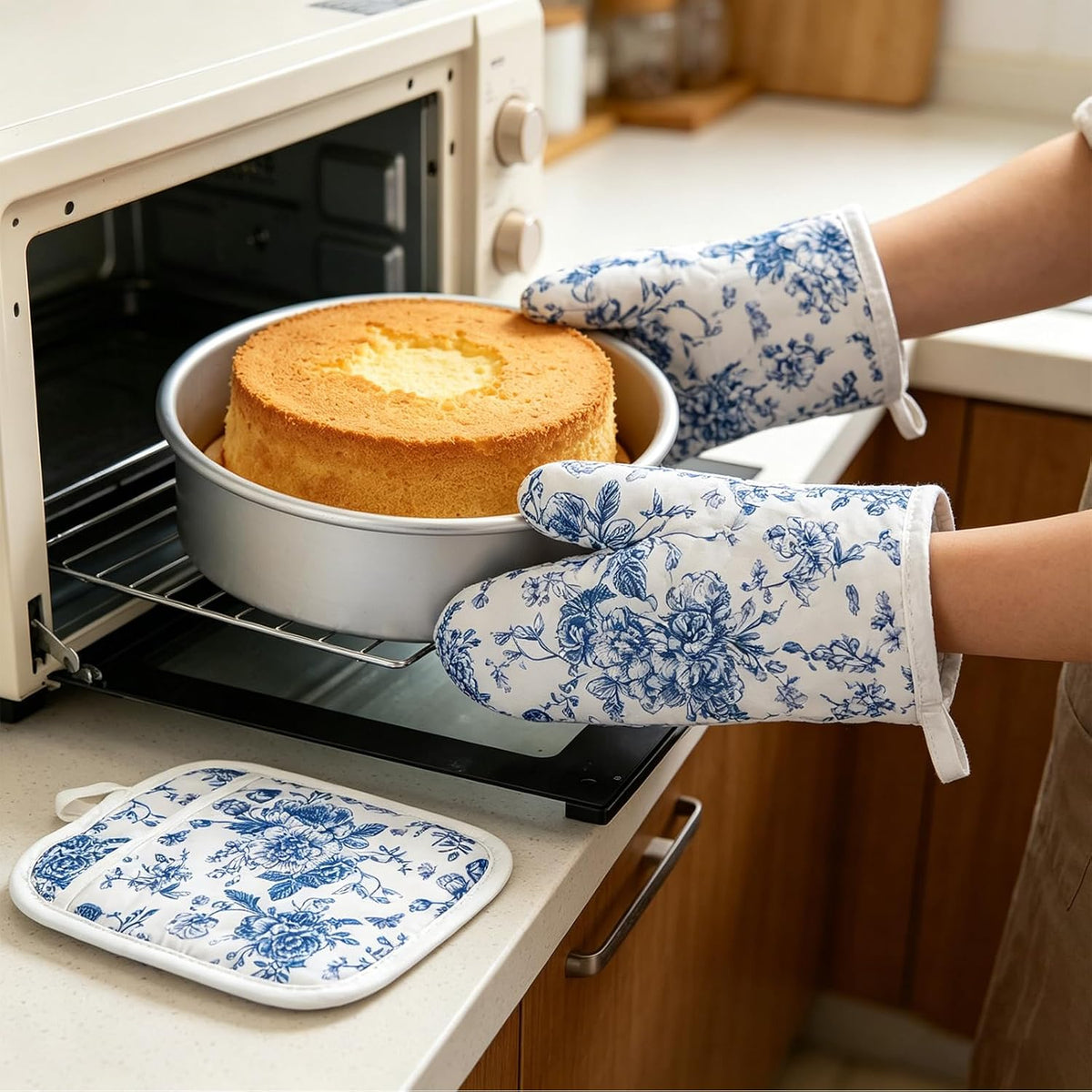 AnyDesign 4Pcs Blue Chinoiserie Floral Oven Mitts and Pot Holders Set