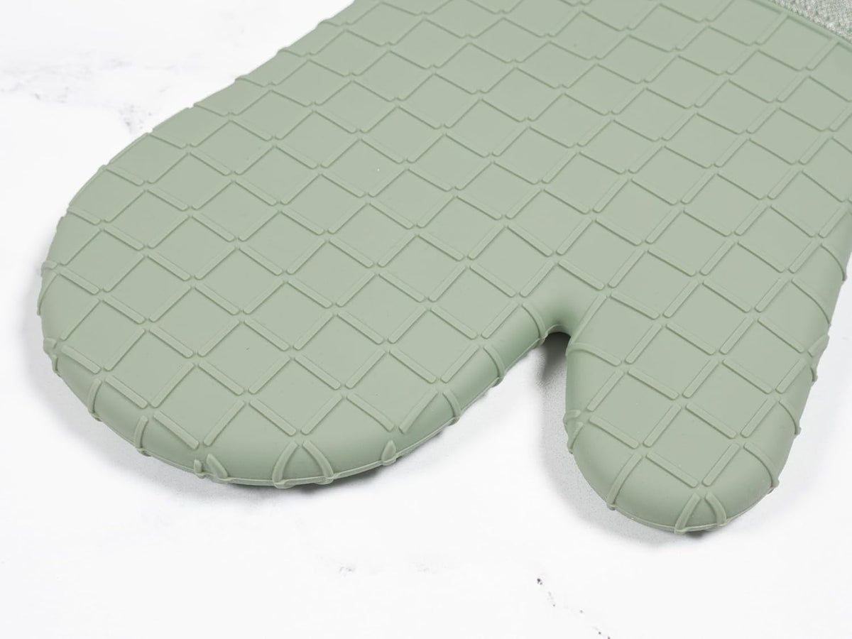 Sur La Table Kitchen Essentials Set of 2 Silicone Oven Mitts, Heat Resistant to 550°F (Green)