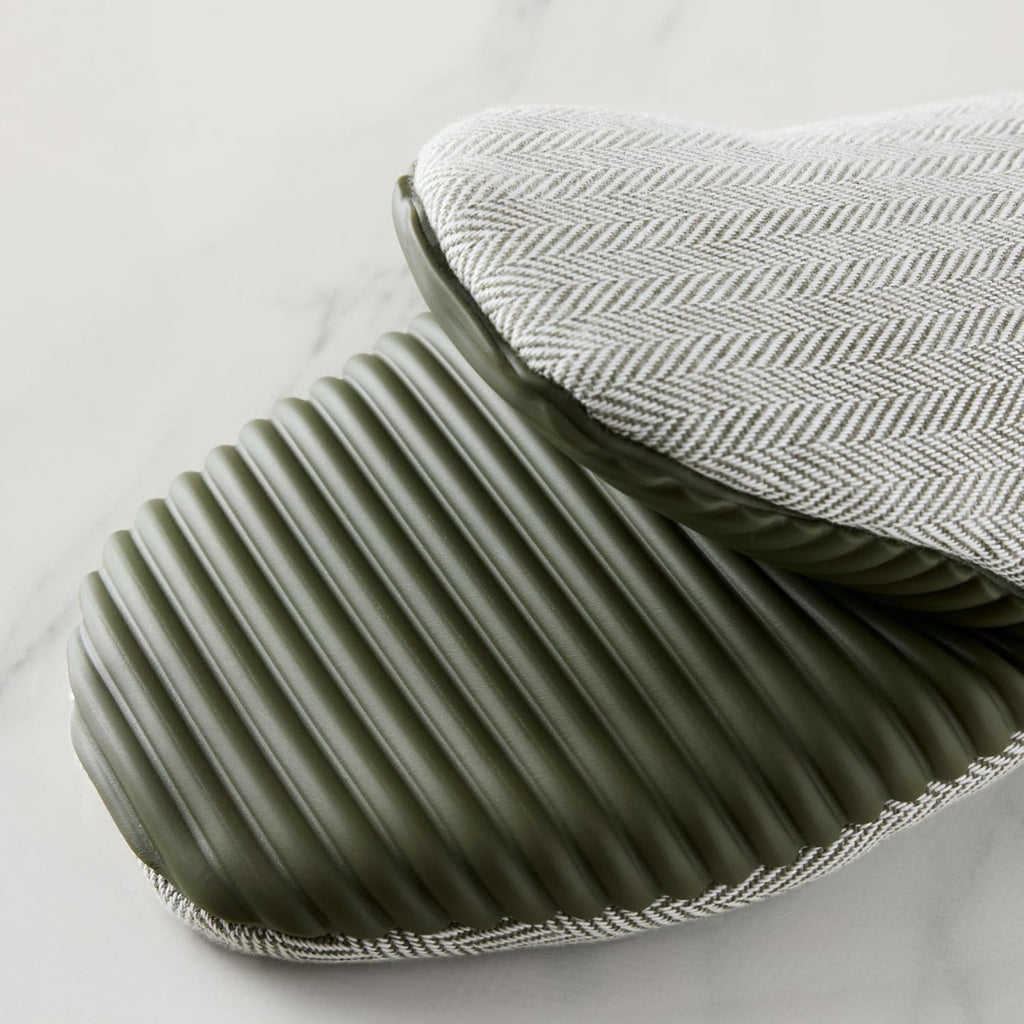 KITCHENAID® Evergreen Design Series Herringbone Ribbed Soft Silicone Mini Oven Mitts 2-Pack Set, Heat Resistant up to 500°F, Flexible & Waterproof, Deep Forest Green, 5.5"x9"