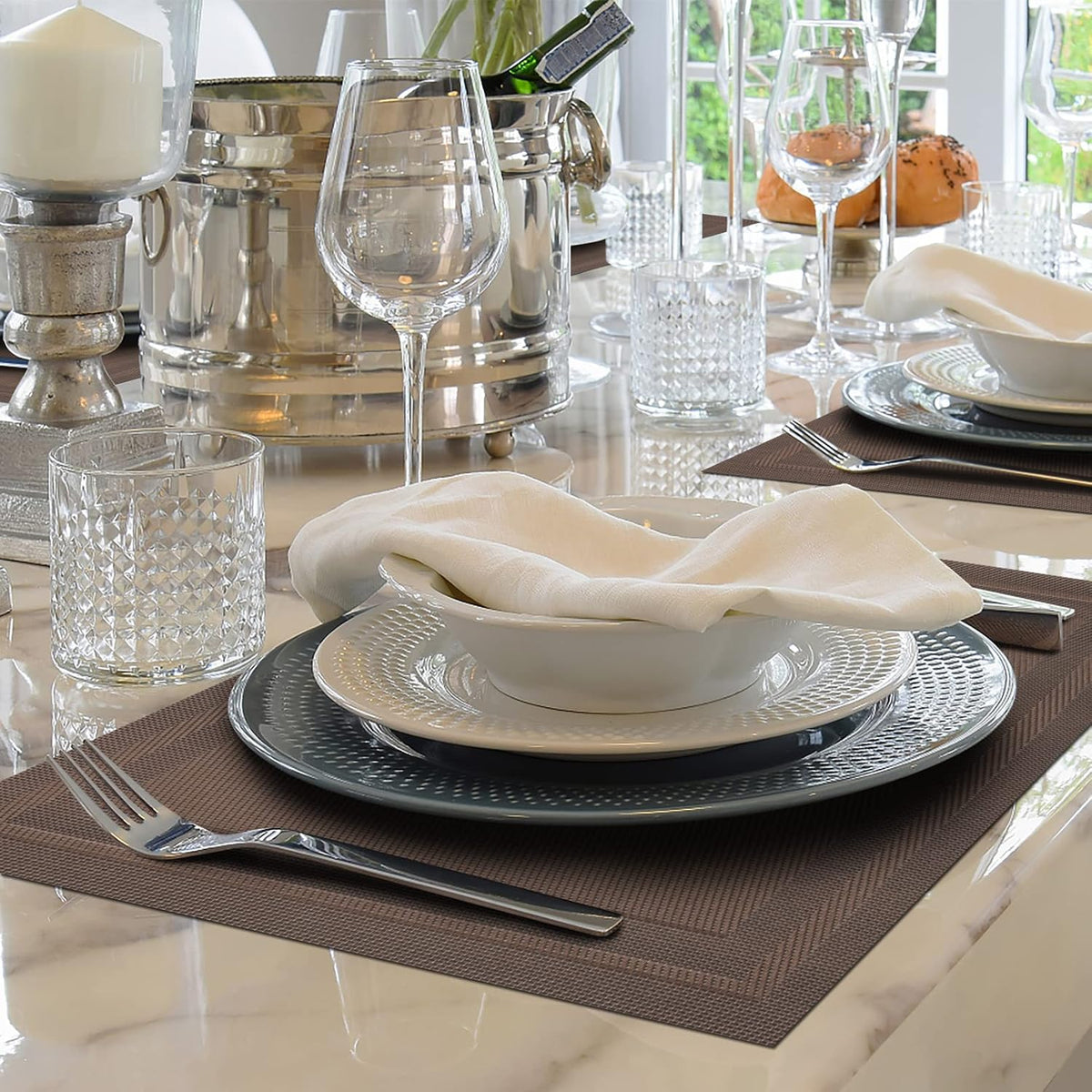 Winknowl Placemats Set of 4，Heat Resistant Woven Vinyl Washable PVC Place Mats，Non-Slip Stain Resistant Indoor/Outdoor Table Mats for Dining Table (Brown)