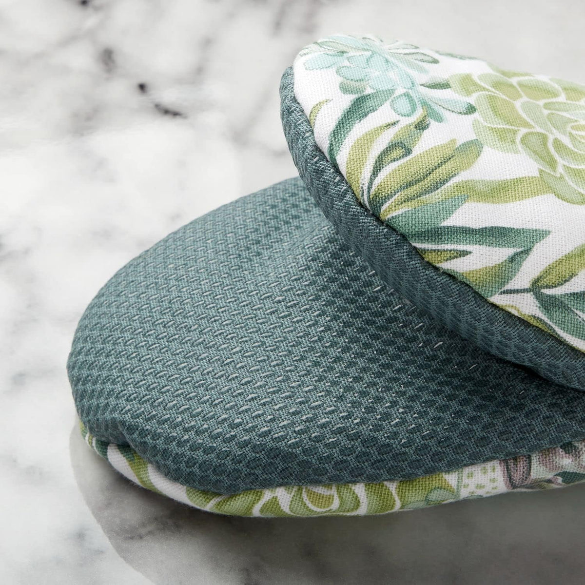 Martha Stewart Succulents Mini Oven Mitt 2-Pack Set, Green, 5.5"X8"